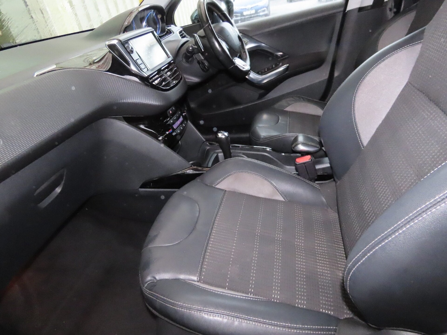 Used Peugeot 2008 2015 for sale - 77432726: Photo 11