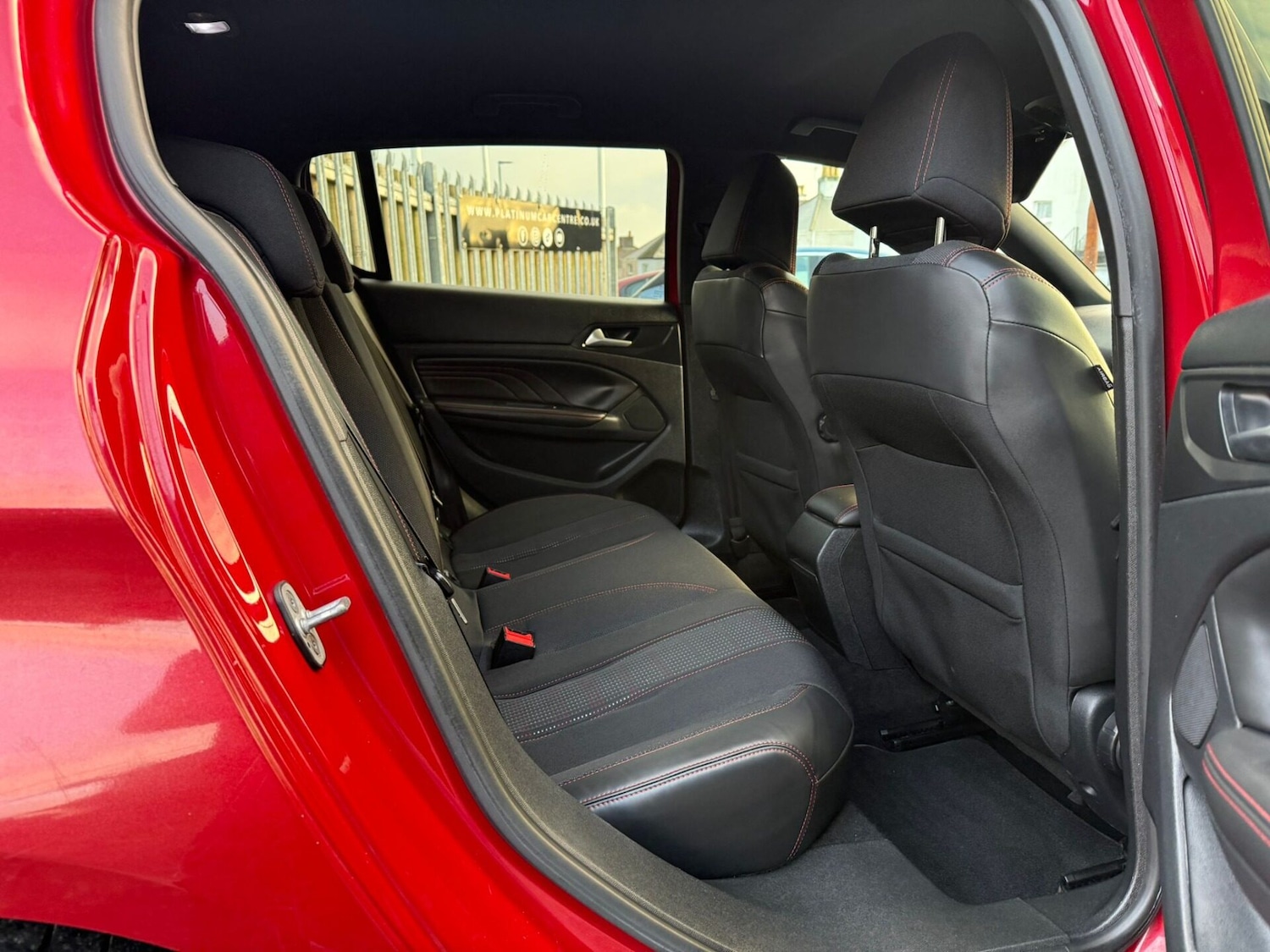 Used Peugeot 308 2017 for sale - 76555320: Photo 9