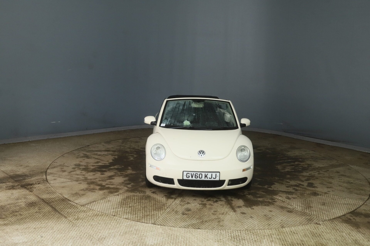 Used Volkswagen Beetle 2011 for sale - 77272457: Photo 2