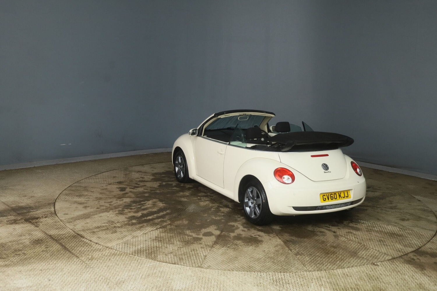 Used Volkswagen Beetle 2011 for sale - 77272457: Photo 5