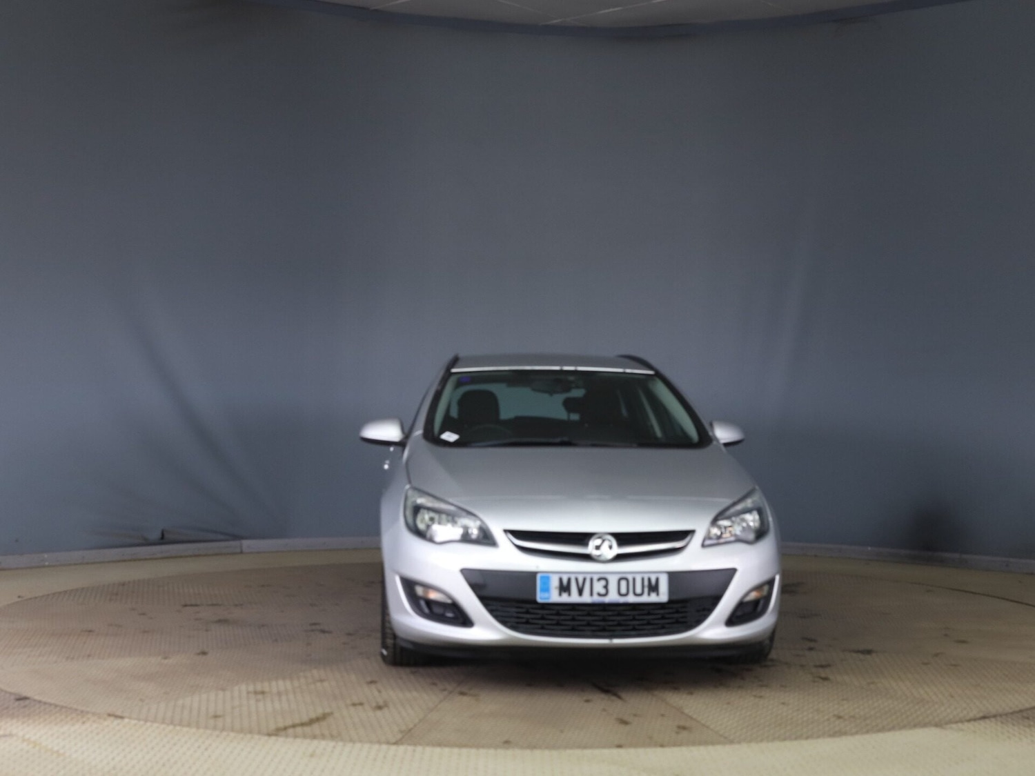 Used Vauxhall Astra 2013 for sale - 78027270: Photo 2
