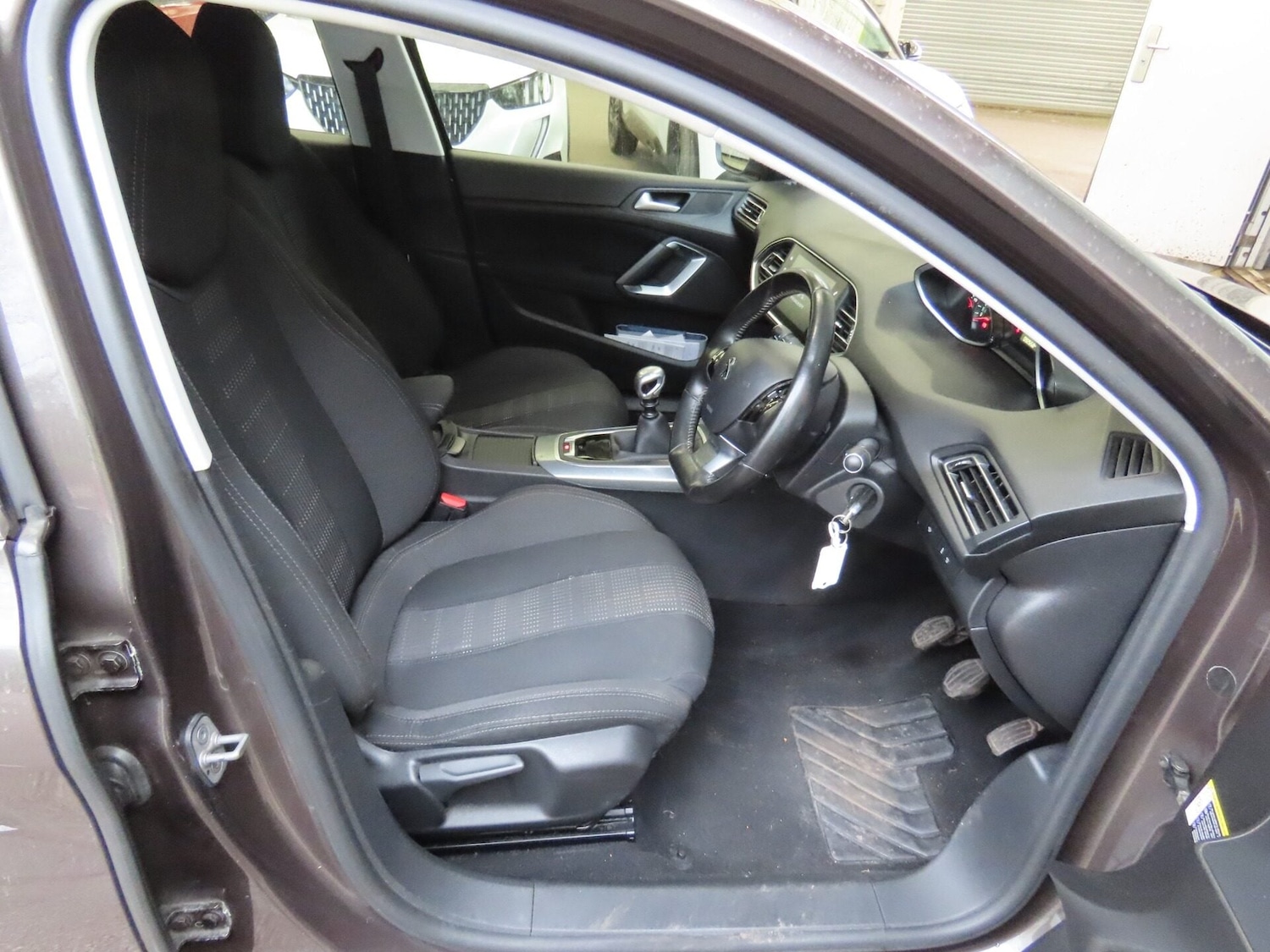 Used Peugeot 308 2015 for sale - 77803300: Photo 10