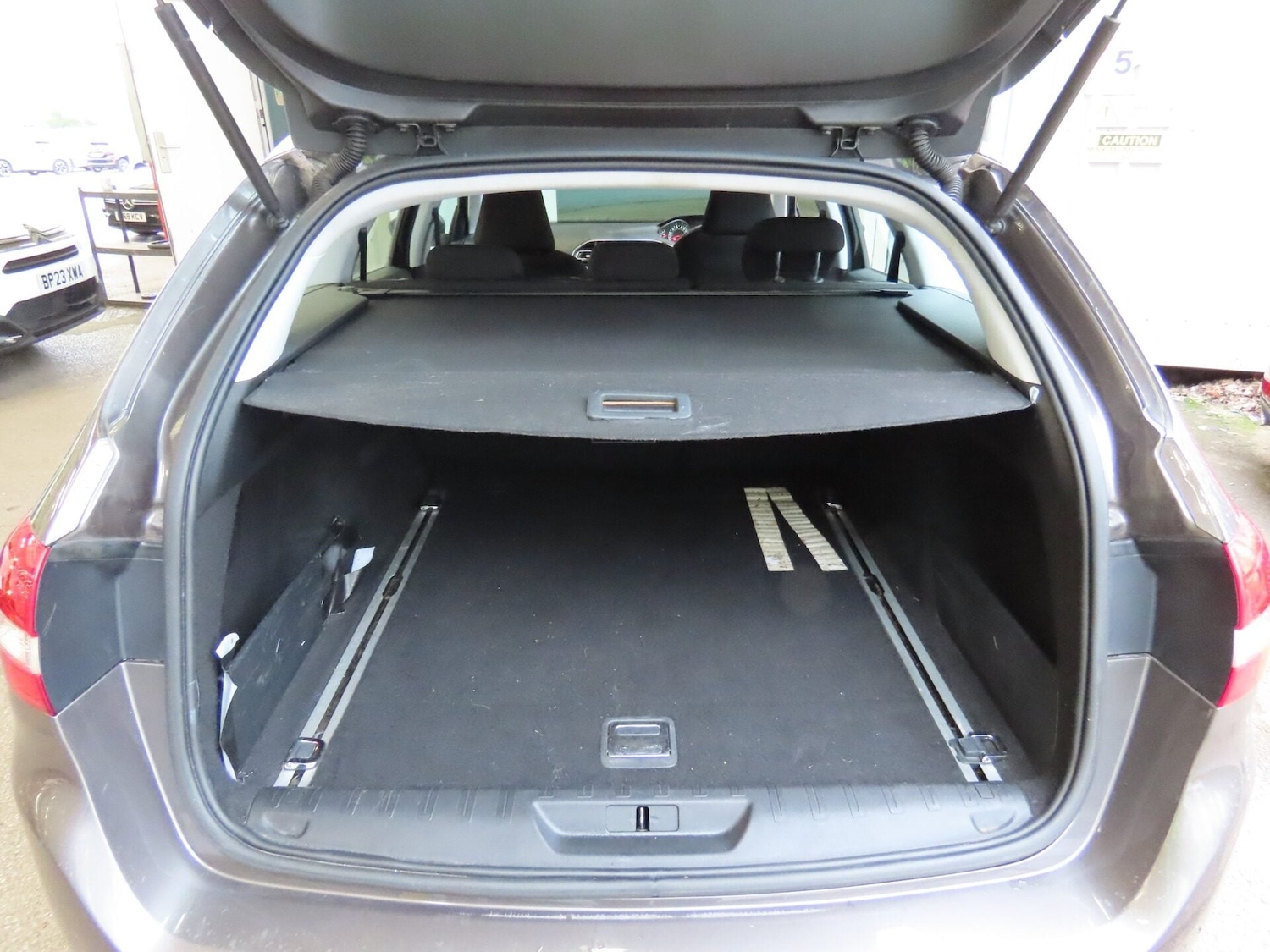 Used Peugeot 308 2015 for sale - 77803300: Photo 8