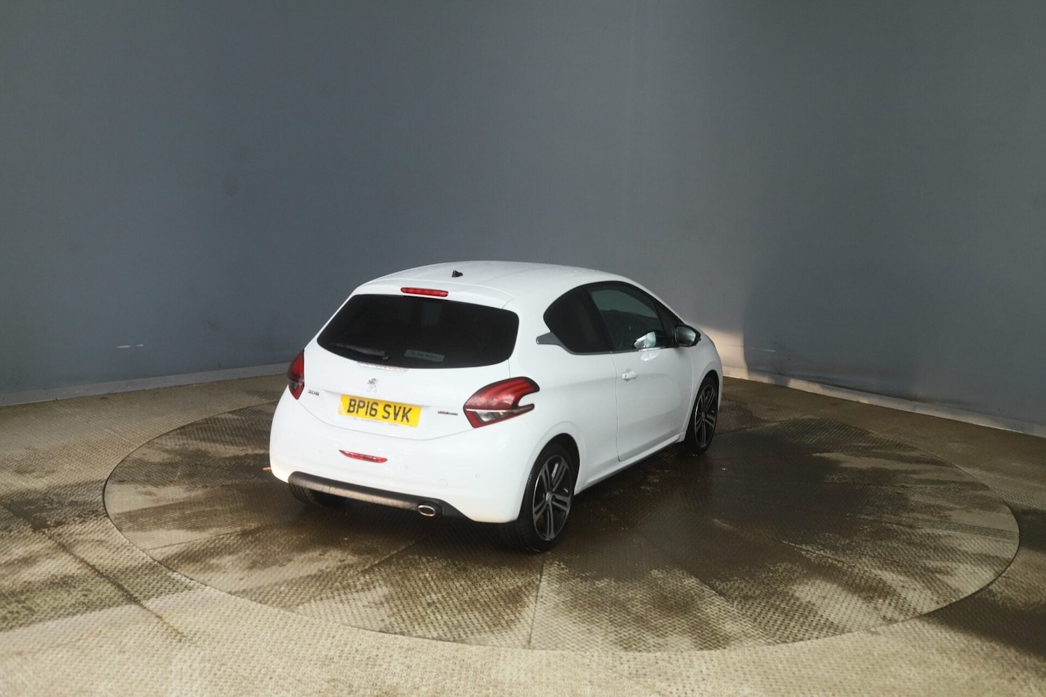 Used Peugeot 208 2016 for sale - 76969856: Photo 6