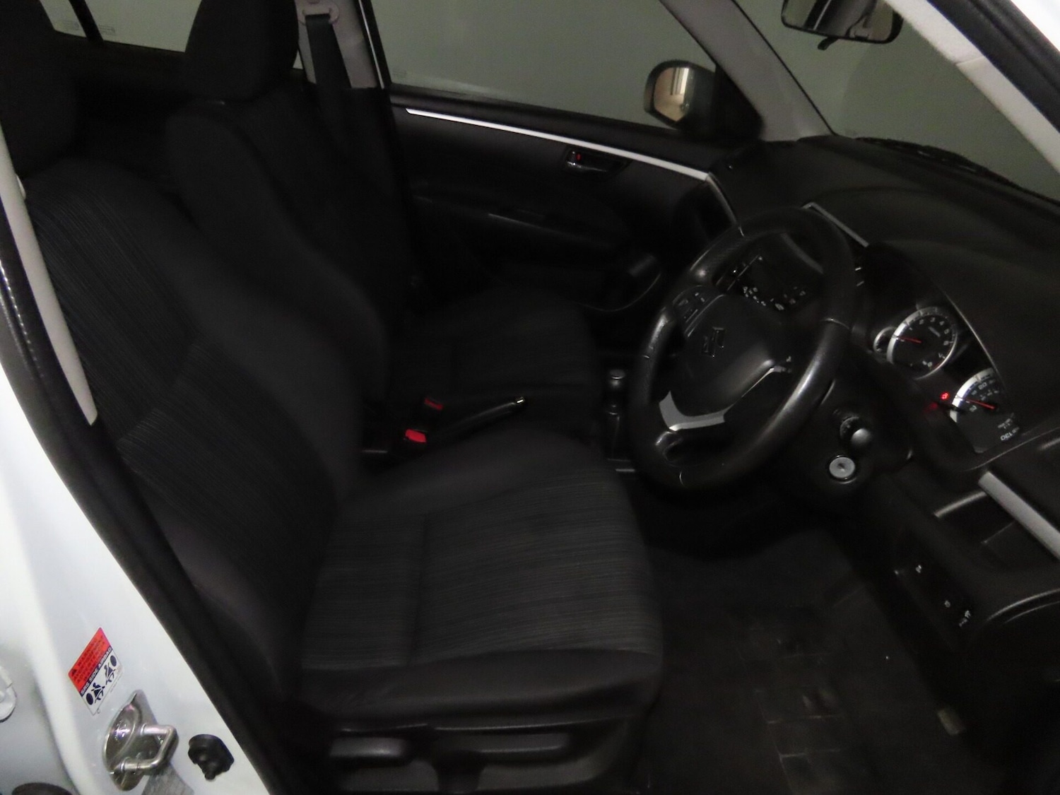 Used Suzuki Swift 2016 for sale - 76478072: Photo 8