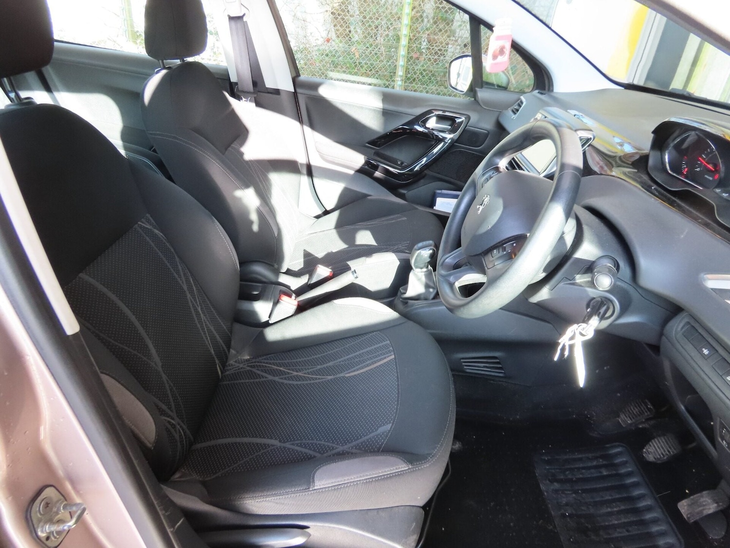 Used Peugeot 208 2014 for sale - 77517648: Photo 9