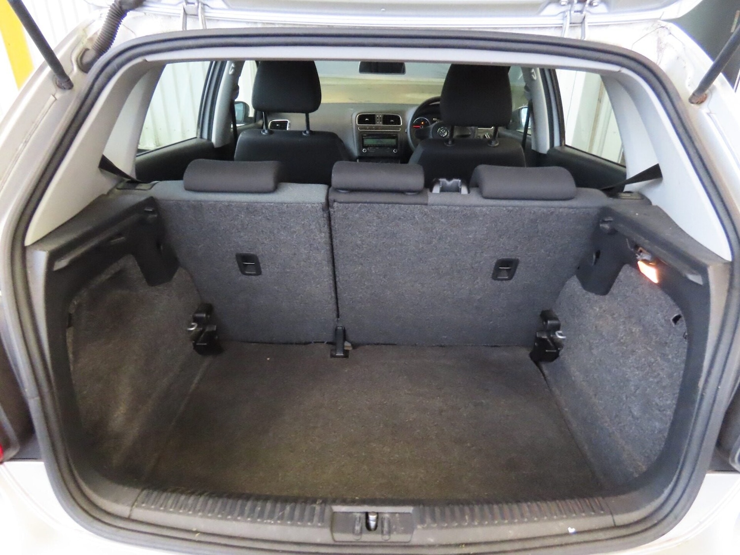 Used Volkswagen Polo 2011 for sale - 77447674: Photo 9