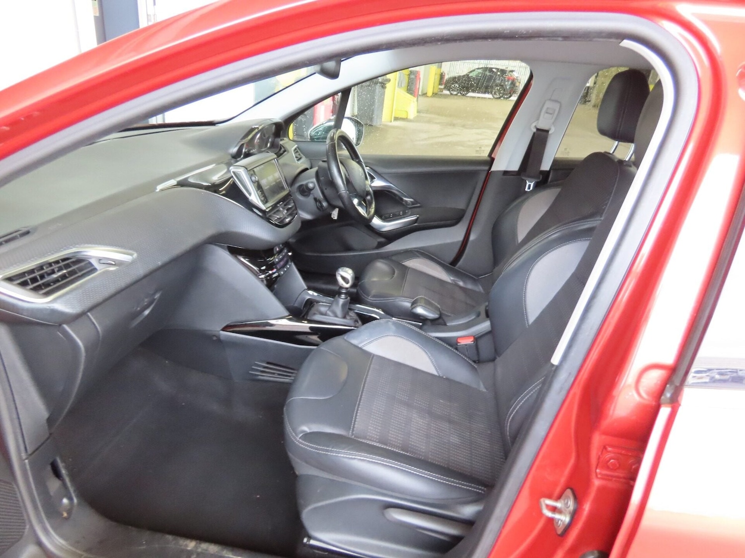 Used Peugeot 2008 2015 for sale - 77716306: Photo 11