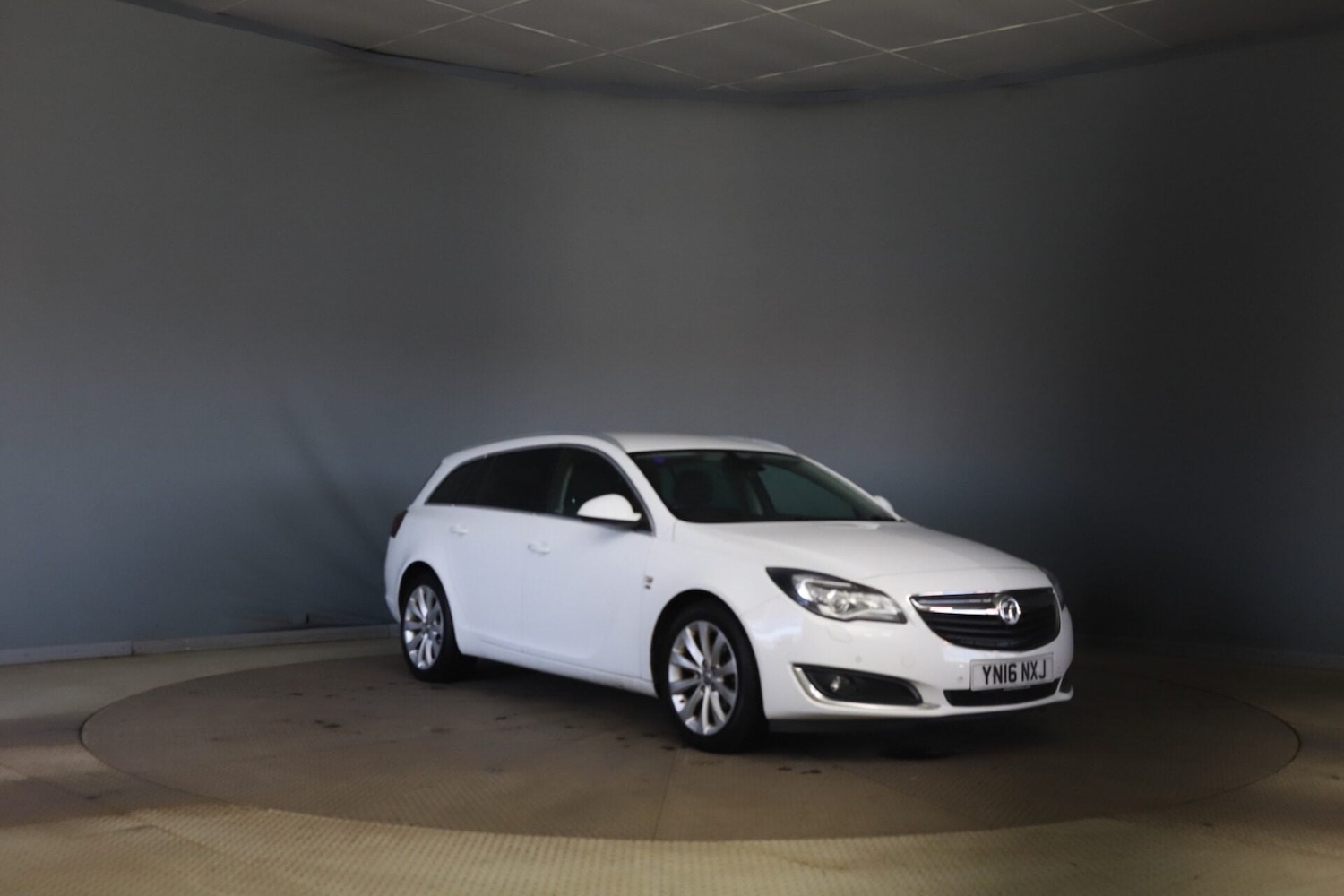Used Vauxhall Insignia 2016 for sale - 77447669: Photo 1