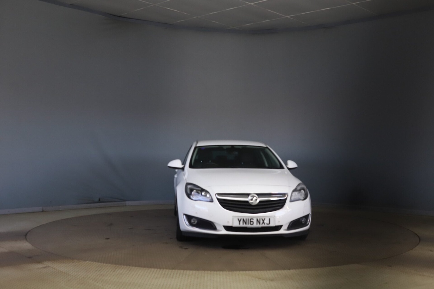 Used Vauxhall Insignia 2016 for sale - 77447669: Photo 2