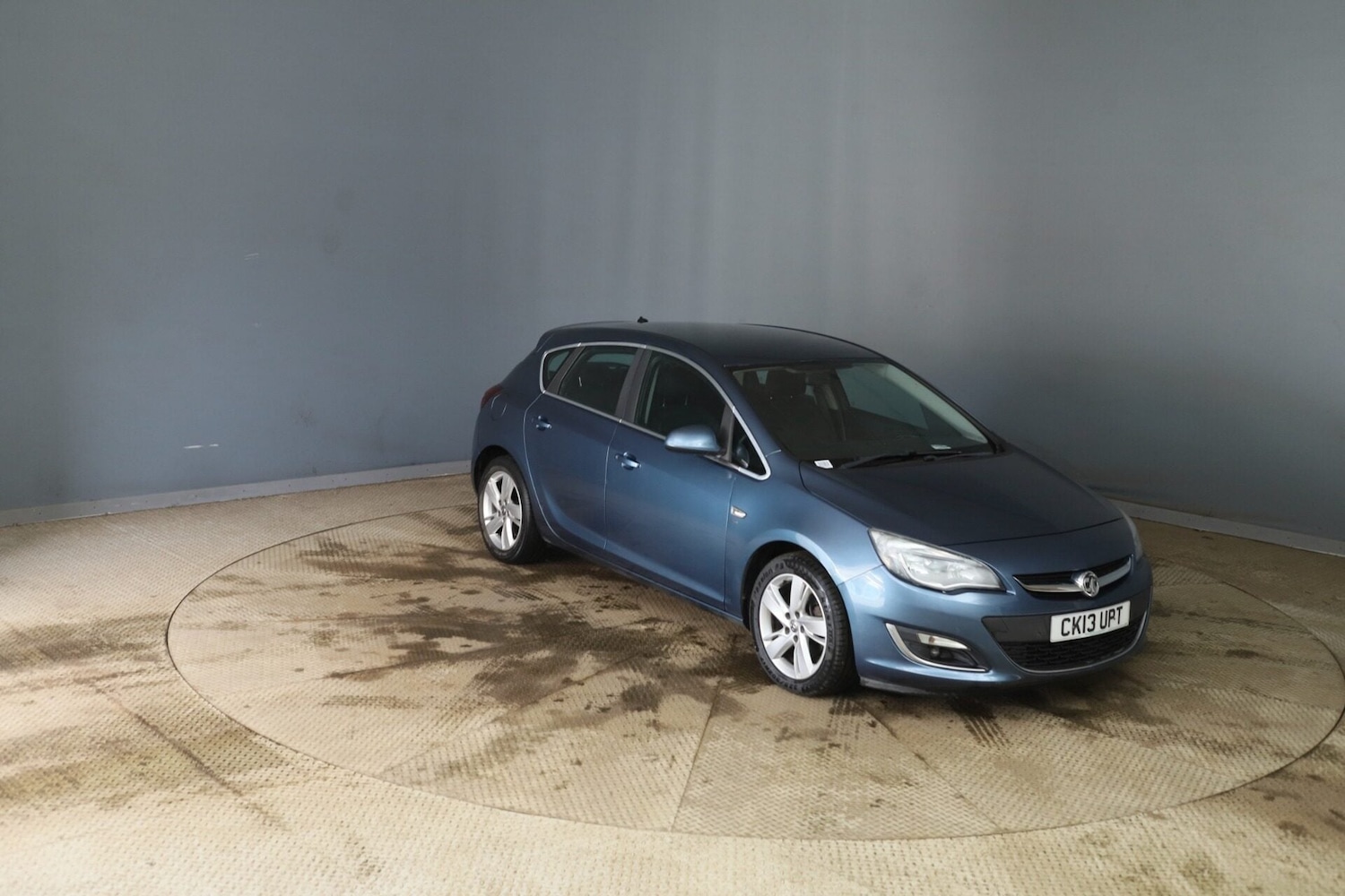 Used Vauxhall Astra 2013 for sale - 77272479: Photo 1