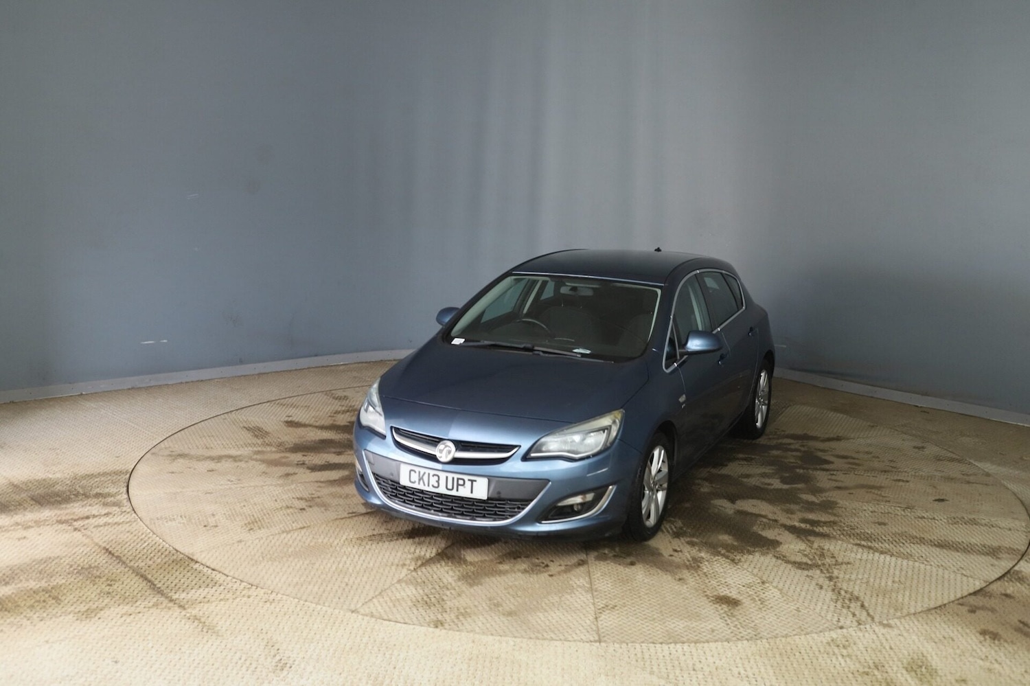Used Vauxhall Astra 2013 for sale - 77272479: Photo 2
