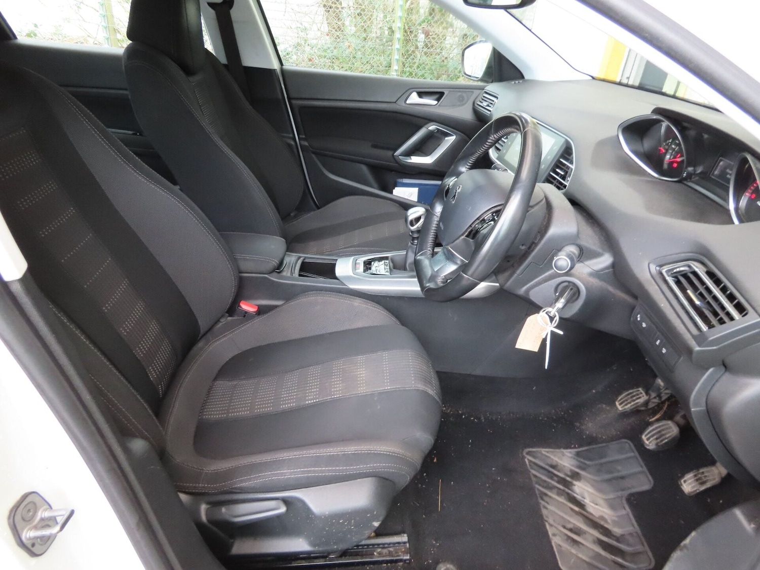 Used Peugeot 308 2015 for sale - 77663567: Photo 10