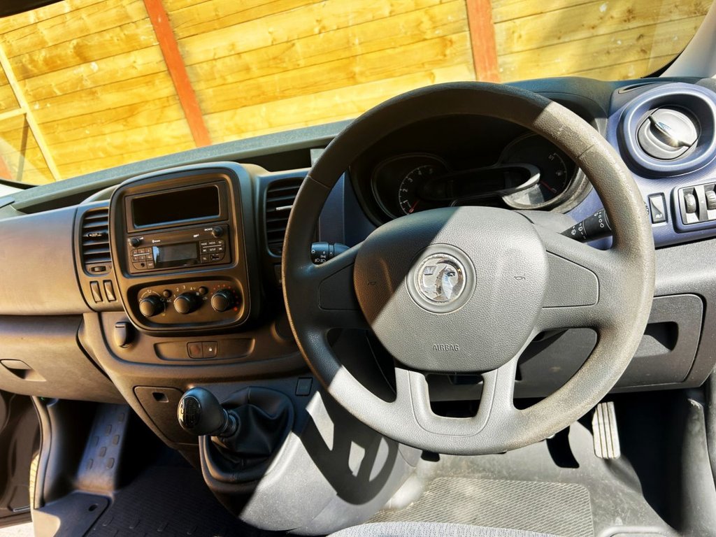 Used Vauxhall Vivaro 2017 for sale - 76582057: Photo 2