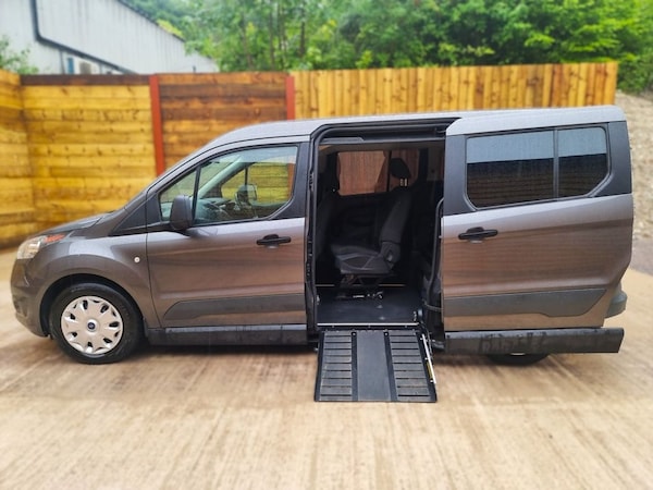 Used Ford Grand Tourneo Connect 2018 for sale - 74628182: Photo 15