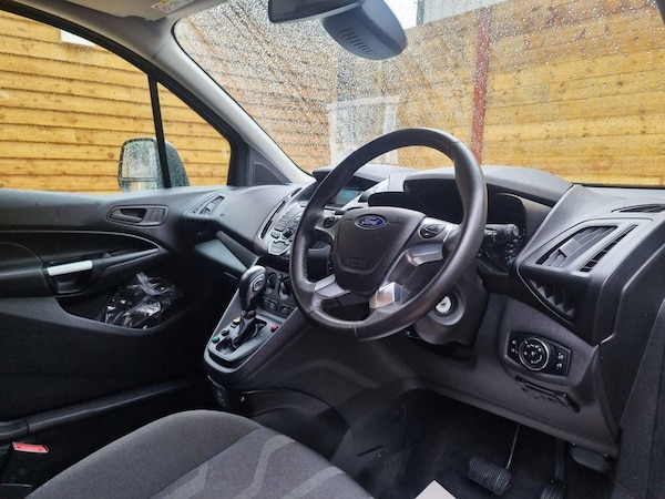 Used Ford Grand Tourneo Connect 2018 for sale - 74628182: Photo 16