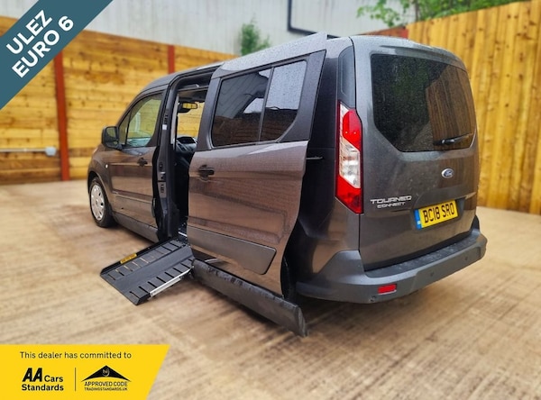 Used Ford Grand Tourneo Connect 2018 for sale - 74628182: Photo 1