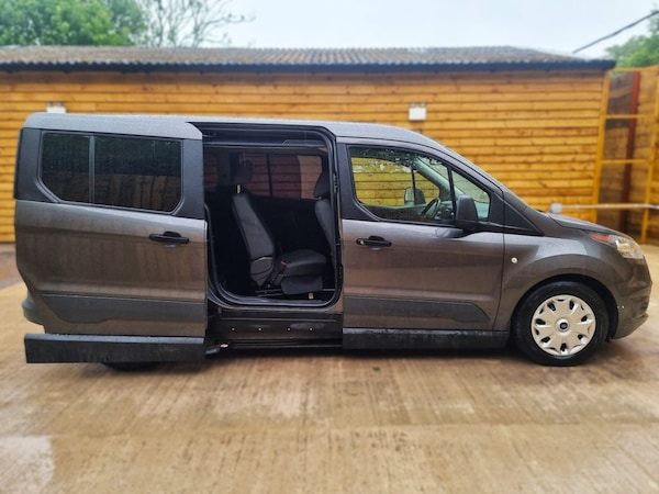 Used Ford Grand Tourneo Connect 2018 for sale - 74628182: Photo 9