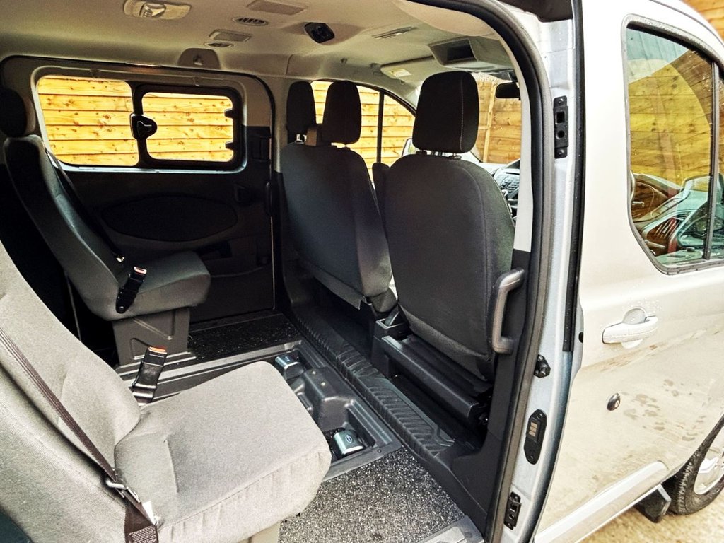 Used Ford Tourneo Custom 2017 for sale - 75936872: Photo 17