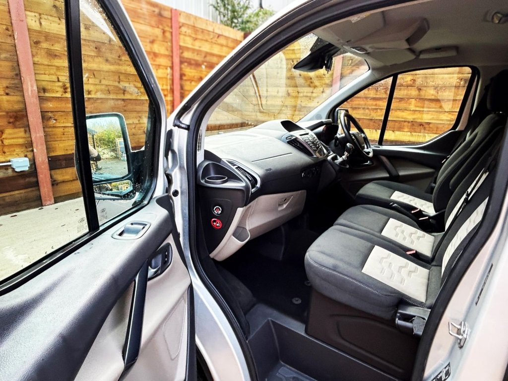 Used Ford Tourneo Custom 2017 for sale - 75936872: Photo 18