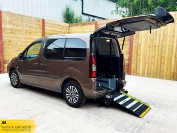 2013 (13) - 2 Seat Wheelchair Accessible Disabled Access Vehicle WAV 5-Door