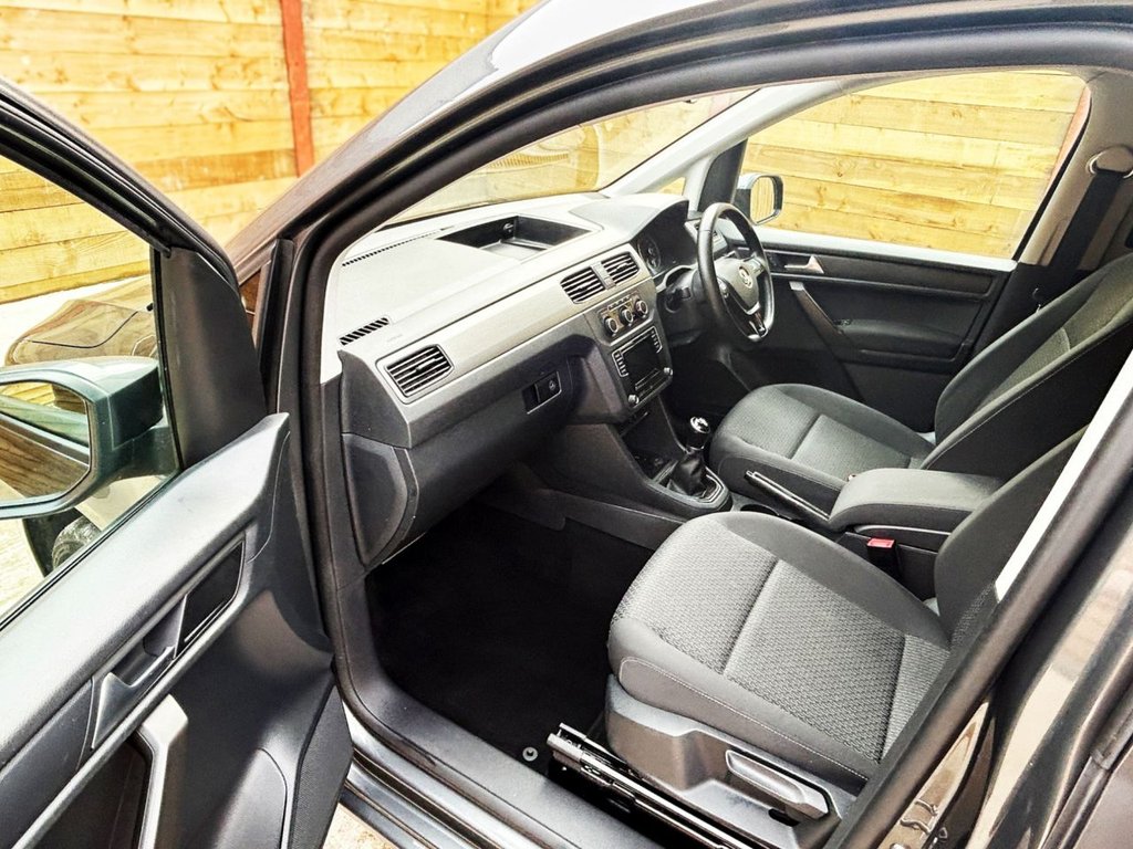 Used Volkswagen Caddy Maxi Life 2019 for sale - 76256372: Photo 16