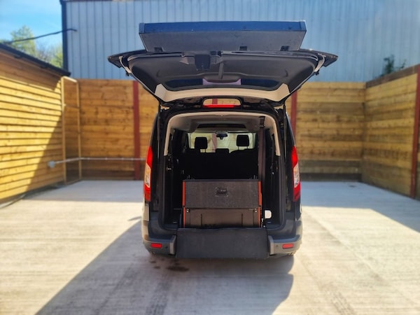 Used Ford Grand Tourneo Connect 2018 for sale - 75800487: Photo 16