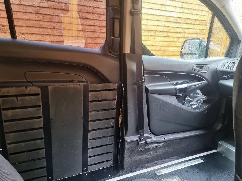 Used Ford Grand Tourneo Connect 2018 for sale - 78044307: Photo 18