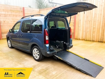 2015 (15) - 4 Seat Wheelchair Accessible Disabled Access Ramp Car 5-Door