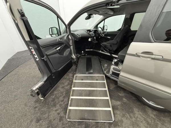 Used Ford Tourneo Connect 2018 for sale - 76333592: Photo 2