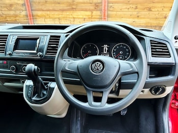 Used Volkswagen Transporter 2017 for sale - 76698817: Photo