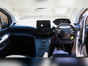 Used Peugeot Rifter 2023 for sale - 78201002: Photo