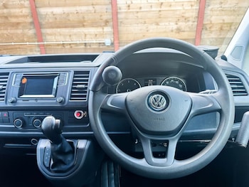 Used Volkswagen Transporter Shuttle 2018 for sale - 78738567: Photo