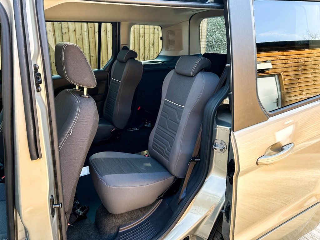 Used Ford Tourneo Connect 2015 for sale - 77680683: Photo 18