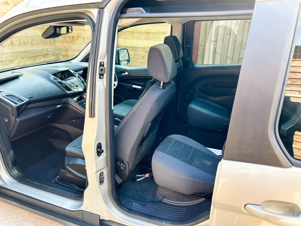 Used Ford Tourneo Connect 2015 for sale - 77680683: Photo 19