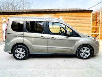 Used Ford Tourneo Connect 2015 for sale - 77680683: Photo