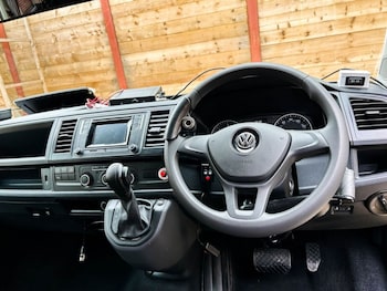 Used Volkswagen Transporter 2016 for sale - 77621493: Photo