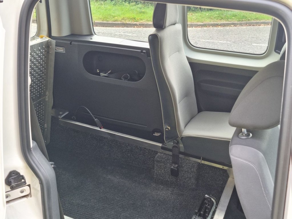 Used Volkswagen Caddy Maxi Life 2014 for sale - 77263155: Photo 17