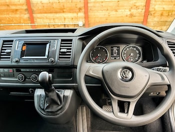 Used Volkswagen Transporter 2017 for sale - 77547231: Photo