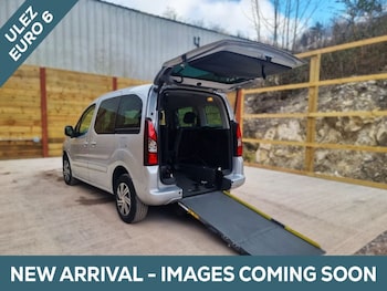 2017 (67) - 3 Seat Auto Wheelchair Accessible Disabled Access Vehicle WAV 5-Door