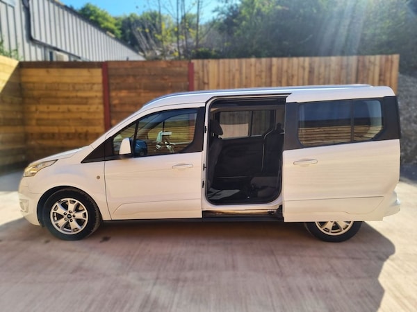 Used Ford Grand Tourneo Connect 2016 for sale - 74332377: Photo 10