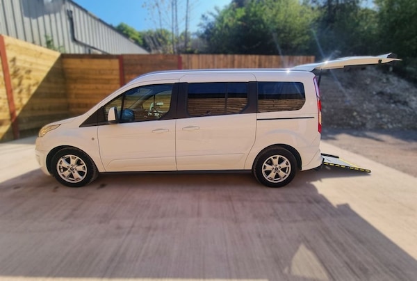 Used Ford Grand Tourneo Connect 2016 for sale - 74332377: Photo 15