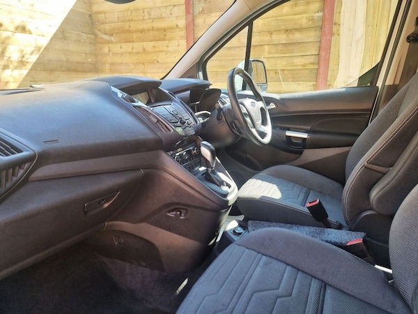 Used Ford Grand Tourneo Connect 2016 for sale - 74332377: Photo 17