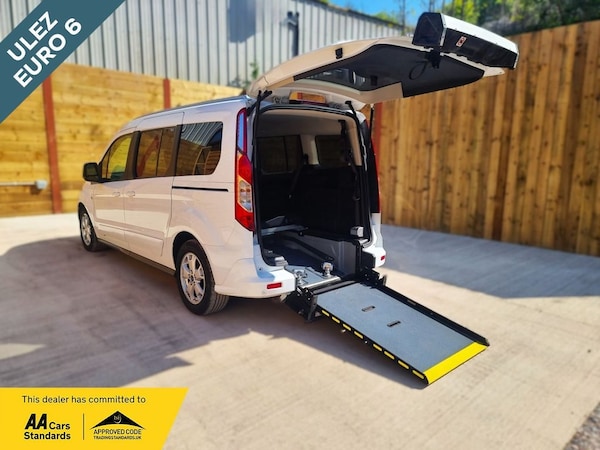 Used Ford Grand Tourneo Connect 2016 for sale - 74332377: Photo 1