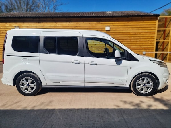 Used Ford Grand Tourneo Connect 2016 for sale - 74332377: Photo 8