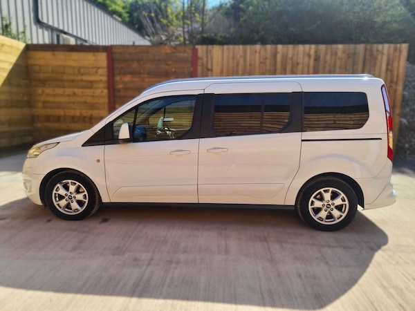 Used Ford Grand Tourneo Connect 2016 for sale - 74332377: Photo 9