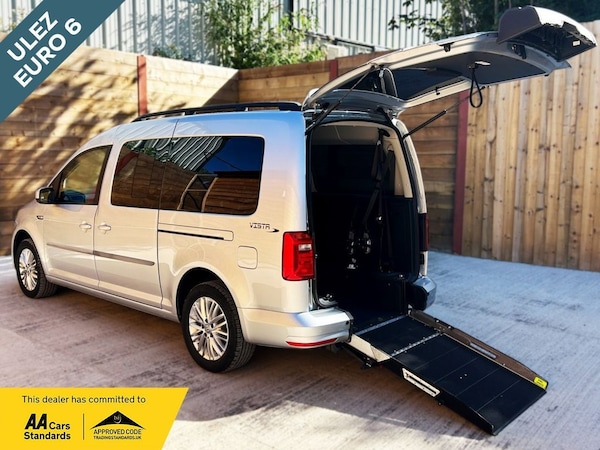 Used Volkswagen Caddy Maxi Life 2017 for sale - 75703865: Photo 1