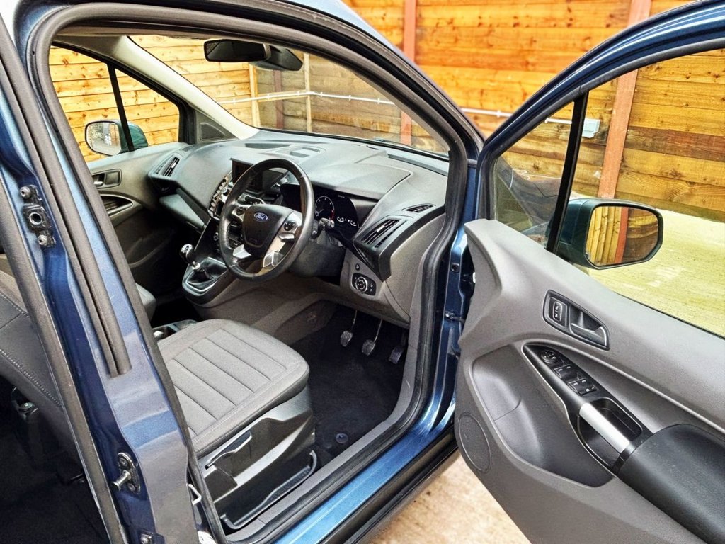 Used Ford Grand Tourneo Connect 2019 for sale - 77879589: Photo 17