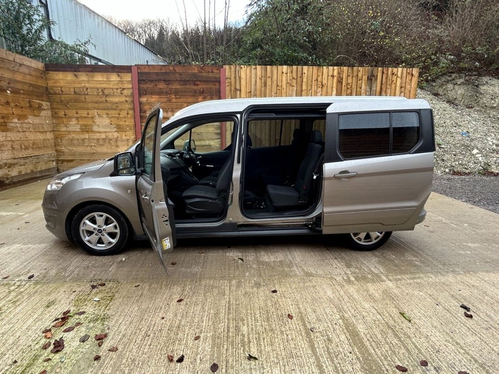 Used Ford Grand Tourneo Connect 2017 for sale - 76883454: Photo 18