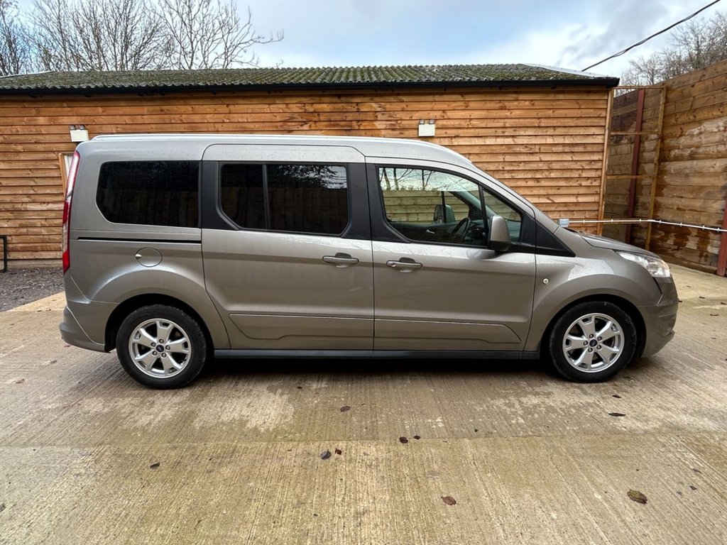 Used Ford Grand Tourneo Connect 2017 for sale - 76883454: Photo 6